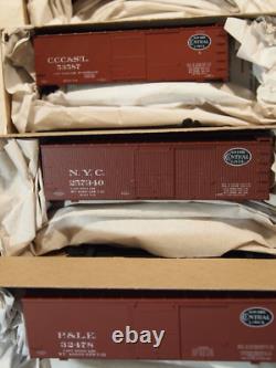 ACCURAIL H. O. 36fT. DBL. SHETH BOX CARSNEW YORK CENTRAL OWNED LINES 10-DIFERANT
