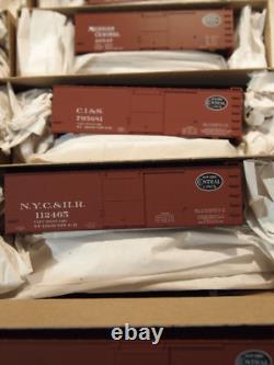ACCURAIL H. O. 36fT. DBL. SHETH BOX CARSNEW YORK CENTRAL OWNED LINES 10-DIFERANT