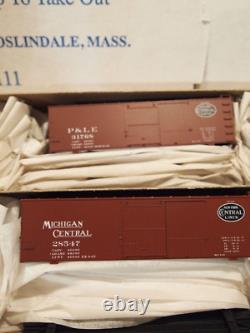 ACCURAIL H. O. 36fT. DBL. SHETH BOX CARSNEW YORK CENTRAL OWNED LINES 10-DIFERANT