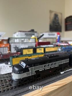 Bachmann New York Central HO FT A & FB2 Diesel locomotives with DCC Sound on B