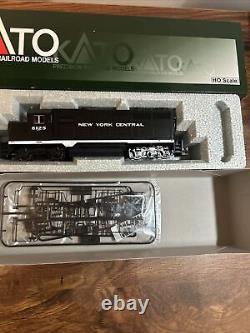 HO KATO NYC New York Central EMD GP35 Ph. 1a Diesel #6125 New in Box 37-3023