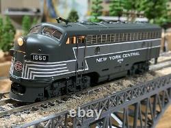 HO Scale MRC Platinum Series F7A Diesel Locomotive NYC New York Central QUALTY