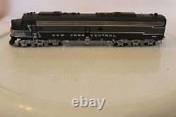 HO Scale Proto Diesel Locomotive, New York Central #4076 Gray