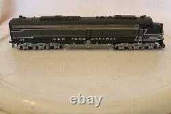 HO Scale Proto Diesel Locomotive, New York Central #4076 Gray