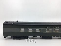 HO Walthers 932-9316 New York Central 20th Century Limited 68 Seat Diner Car NYC