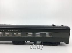 HO Walthers 932-9316 New York Central 20th Century Limited 68 Seat Diner Car NYC