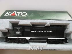Kato # 37-3023 New York Central Gp35 Powered Locomotive # 6125 Ho Scale
