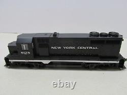 Kato # 37-3023 New York Central Gp35 Powered Locomotive # 6125 Ho Scale