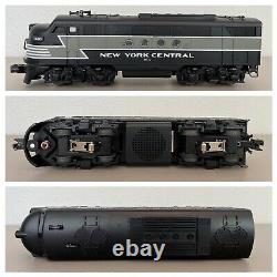 Lionel 6-18160 New York Central FT AA Command Diesel Locomotive Set