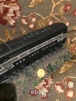 Lionel New York Central Locomotive with Music Box plays New York, New York