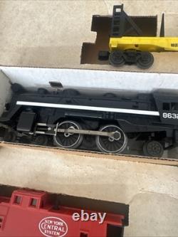 Lionel Trains New York Central Flyer Freight Set 6-11735 027 Gauge Open Box