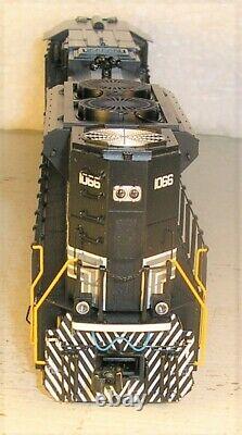 MTH 80-2243-1 HO scale SD70Ace NYC #1066 with PS3, DCC, DCS, Sound, Runs Well, C8+