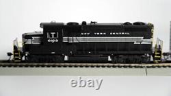 NEW YORK CENTRAL GP20 (DCC) and CONRAIL N7A Caboose (lighted)