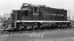 NEW YORK CENTRAL GP20 (DCC) and CONRAIL N7A Caboose (lighted)