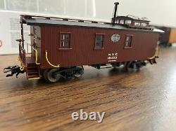 Trix HO Scale New York Central NYC Offset Cupola Wood Caboose #19453 Marklin