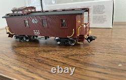 Trix HO Scale New York Central NYC Offset Cupola Wood Caboose #19453 Marklin