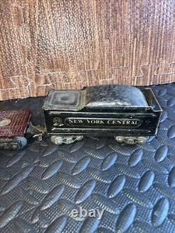 Vintage Marx 999 New York Central 0 Gauge Train and car lot of seven Not Tested