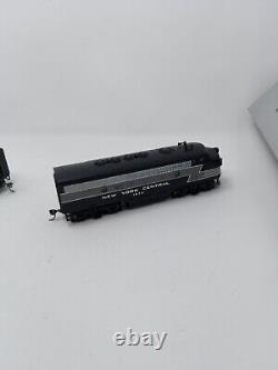 HO Scale BACHMANN PLUS 31220 EMD F7A F7B NEW YORK CENTRAL 1873 2457 Testé   <br/> 	 
 	 <br/> 
Note: There is no direct translation for 'tested' in this context in French, so the word 'testé' can be used as an equivalent.