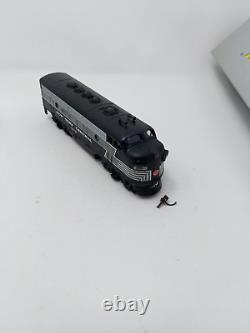 HO Scale BACHMANN PLUS 31220 EMD F7A F7B NEW YORK CENTRAL 1873 2457 Testé
 <br/> 
 	<br/> 
Note: There is no direct translation for 'tested' in this context in French, so the word 'testé' can be used as an equivalent.