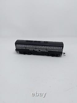 HO Scale BACHMANN PLUS 31220 EMD F7A F7B NEW YORK CENTRAL 1873 2457 Testé
  <br/>
<br/> Note: There is no direct translation for 'tested' in this context in French, so the word 'testé' can be used as an equivalent.