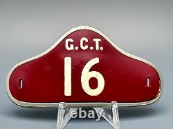In French: Insigne de casquette B55 du terminal Grand Central (GCT) des chemins de fer de New York (NYC) obsolètes