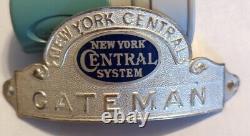 Insigne de casquette en métal du garde-barrière du chemin de fer central de New York (NYC)