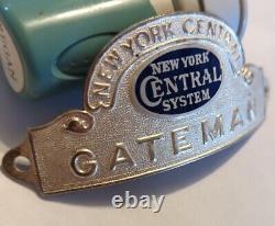 Insigne de casquette en métal du garde-barrière du chemin de fer central de New York (NYC)